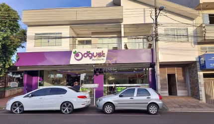 Excelente Sobrado comercial e residencial no centro de Marialva
