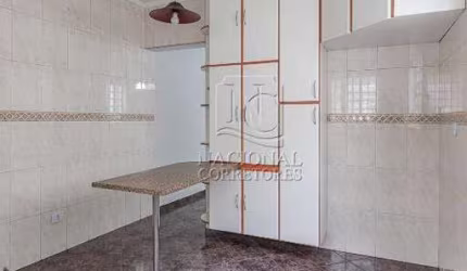 Sobrado espaçoso para locação na Vila Camilópolis com 219 m² de área construída