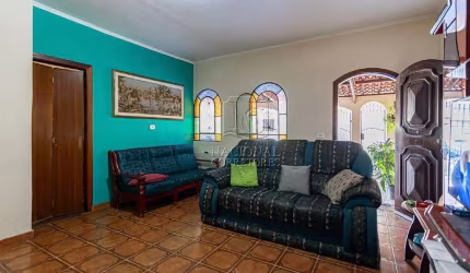 Casa de esquina com salão comercial à venda no Parque Oratório – ExcelÓtima casa de esquina à venda no Parque Oratório – Ideal para morar ou investir!