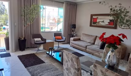 Excelente casa assobradada à venda em São Paulo, localizada na Vila Califórnia