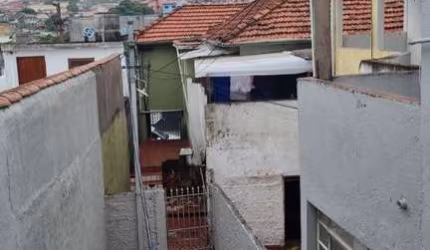 Imóvel com 300m² 03 casas e 01 salão para investimento na Vila Alpina!