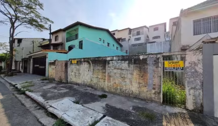 Terreno plano situado no coração do jardim das figueiras