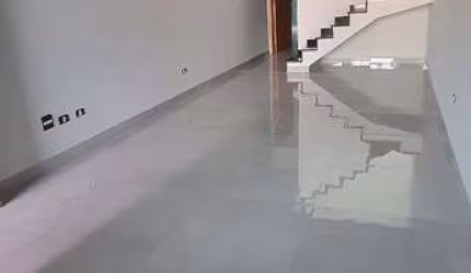 Sobrado com 3 dormitorios sendo 1 suite com 2 vagas - Vila Califórnia