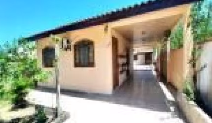 Vende se excelente casa com terreno amplo