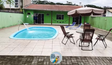 VENDE SE EXCELENTE CASA COM AMPLO TERRENO E PISCINA
