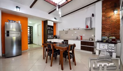 Sobrado Duplex 3 Quartos, 2 vagas c/ acesso frontal e fundos