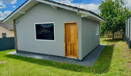 CASA COM AMPLO TERRENO NO JARDIM ITAPOÁ