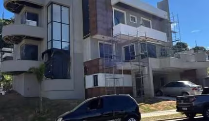 Magnífica Residência de Alto Padrão no Vale dos Vinhedos