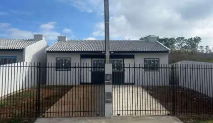 Excelente casa com amplo terreno nos fundos