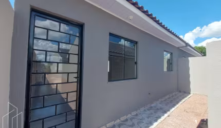 Excelente casas de fundos com amplo terreno no Leila Maria