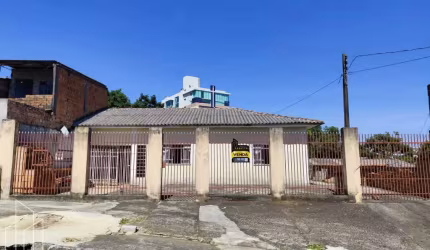 Casa Porteira Fechada