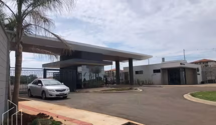Terreno à venda no Condomínio La Riserva em Uvaranas