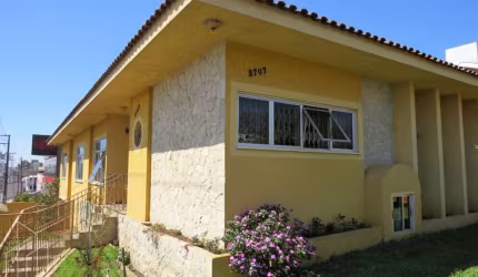 Casa de esquina na Av Ernesto Vilela ao lado dos Bombeiros