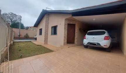 Casa de esquina à venda no Santa Lúcia