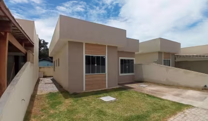Casa para Venda em Rio das Ostras, Jardim Marileia, 2 dormitórios, 1 suíte, 1 banheiro, 1 vaga