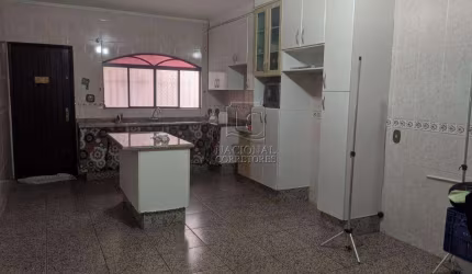 Sobrado com 4 dormitórios à venda, 249 m² por R$ 950.000,00 - Bangu - Santo André/SP