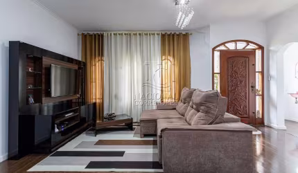 Excelente oportunidade, casa assobradada com fino acabamento para venda na Vila Metalúrgica, Santo André - SP