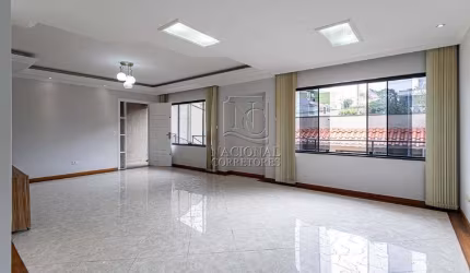 Sobrado de alto padrão com 5 dormitórios e 2 áreas gourmet na Vila Metalúrgica – 384m²