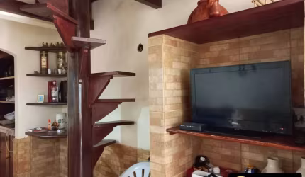 CHARMOSA CASA EM CONDOMÍNIO DE 03 QUARTOS NO PERO
