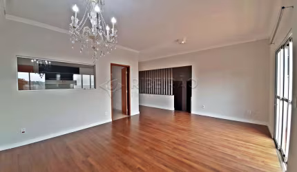 Casa térrea com 02 suítes para locação e venda no Condomínio Vista Bella.
