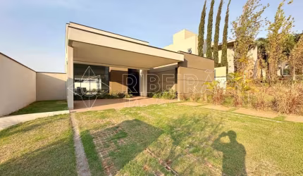 Casa Térrea com Piscina á venda em Condomínio 03 suítes 04 vagas Alphaville