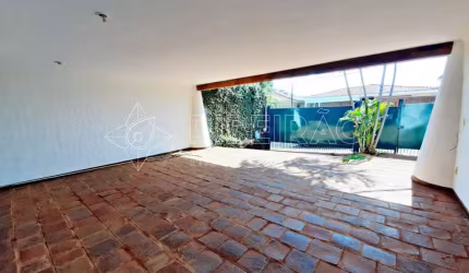 Casa térrea comercial com 3 dormitórios próximo à Av. Caramuru.