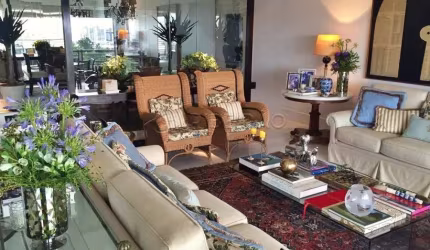 Apartamento Alto Padrão na  Av. Prof. João Fiusa com 239,00m²,  03 suites com armários planejados, ar condicionado.