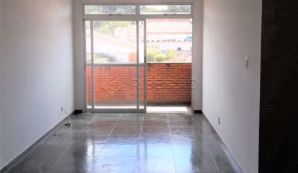 Apartamento com 108 m², 03 dormitórios, armários planejados, ventiladores, sacada, bairro Jardim Mosteiro.