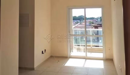Apartamento 02 dormitórios com armários planejados no Bairro Jd. Palma Travassos.