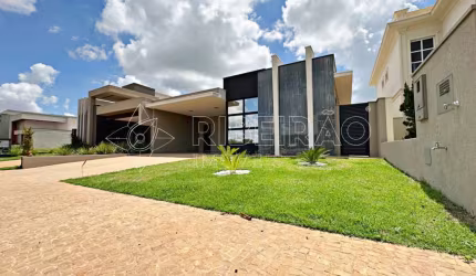 Casa Térrea com Piscina à venda em Condomínio 3 suítes 4 vagas Residencial Alto do Castelo