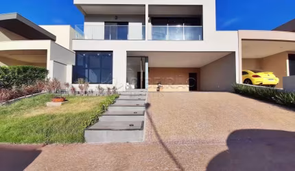 Sobrado no Bairro Vila do Golf em condomínio com 03 suites, armários planejados, escritório, varanda gourmet, churraqueira e piscina.