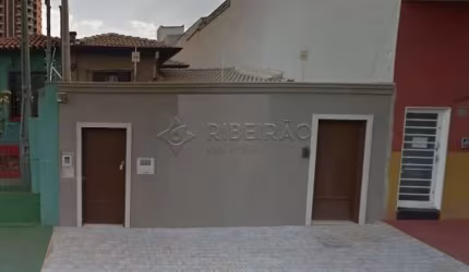 Casa térrea  comercial  no Bairro Vila Seixas com 04 salas sendo 01 com banheiro privativo, wc feminino e masculino.