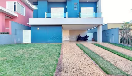 Sobrado em condomínio no Bairro Saint Gerard com 03 suites sendo 01 master com closet e hidro, piscina, varanga goumert.