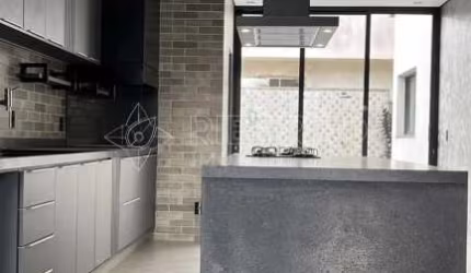 Casa térrea 03 dormitórios e piscina para venda no condomínio Valência