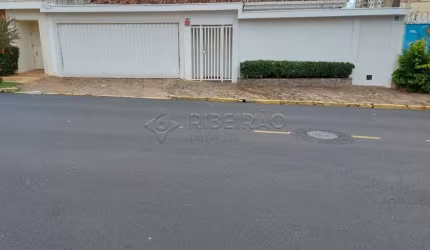 Casa térrea de uso misto no Bairro Jd. Sumaré com  03 salas, recepção, 04 dormitórios  com armários planejados sendo 03 suites, piscina.