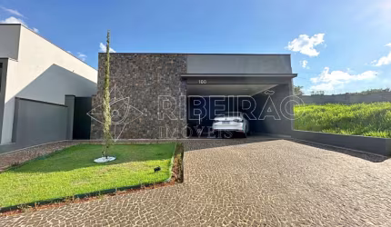 Casa Térrea com Piscina à venda em Condomínio 03 suítes 04 vagas Terras de Santa Martha