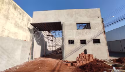 Galpão para locação com 150m², pé direto de 7m, Mezanino, 3 vagas recuadas, 2 banheiros e copa em Esplanada da Estação
