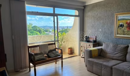 Apartamento de 3 dormitórios à venda no Centro.