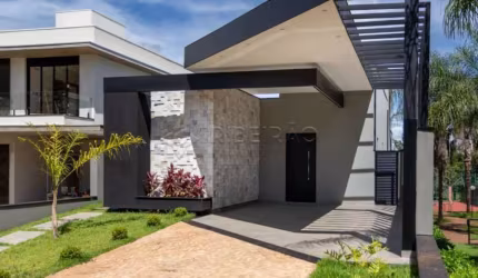 Casa térrea em condomínio, bairro Vila do Golf,  mobiliada com 03 suítes, armários planejados, piscina e churrasqueira.