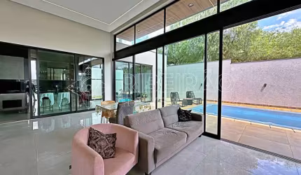 Casa Térrea com Piscina à venda em Condomínio 03 suítes 04 vagas Vila do Golf