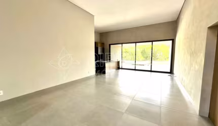 Casa térrea 3 suítes e piscina à venda Condomínio Arara Verde