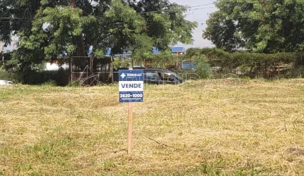 Terreno Plano de 360m² à venda no Parque Industrial