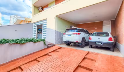 Casa sobrado com Piscina a venda no JD. Botânico