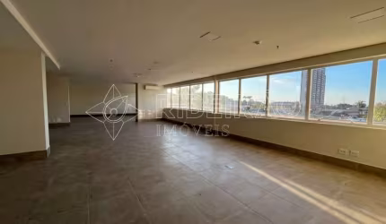 Salão comercial de 300m² para venda e locação no edifício Trio Office