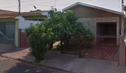 Casa térrea  com 03 dormitórios sendo 01 suíte no Jardim Paulistano