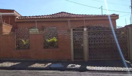 Casa térrea para venda - 3 Dormitórios e 2 vagas de garagem no bairro Jardim Paulistano