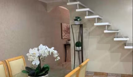 Sobrado à venda no Jardim Alto Alegre (São Rafael) com 164m²  3 dormitórios 1 suíte 3 banheiros  2 vagas