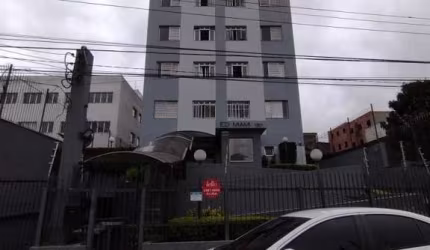 Apartamento todo reformado com 60m quadrados, sala ampla de dois ambientes, cozinha já com armários,
