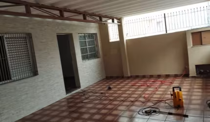 Casa térrea no Parque Santo Antônio