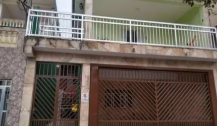 casa com 3 quartos 2 banheiros com 2 vagas de garagem